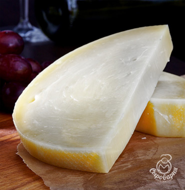 Cыр твердый Проволоне Дольче