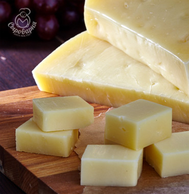 Cыр твердый Проволоне Пиканте